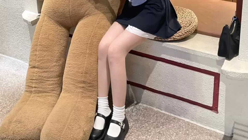 饼干姐姐vlog挑战51吃瓜大赛新视角：校园AI吃瓜观看逻辑解析播放预览封面